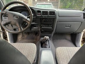 Toyotu Hilux 2004 - 3