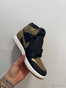 Air Jordan Retro High Gold metallic Gold 41 - 3