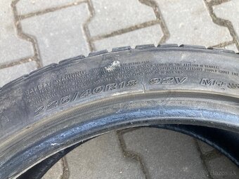 Zimne nexen 225/40 R18 - 3