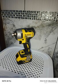 DEWALT DCF 887 RAZOVY UŤAHOVÁK BATERIA 18V 5.0AH - 3