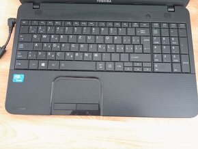 rozpredam na diely notebook Toshiba satellite c850 - 3