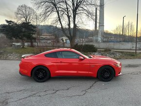 Ford Mustang GT 5.0 manuál - 3