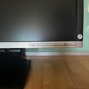 Monitor HP Compaq LA2405wg širokouhlý 24" - 3