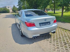 BMW M5 E60 v10 - 3