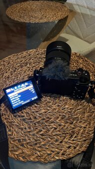 Sony Alpha ZVE-10 - 3