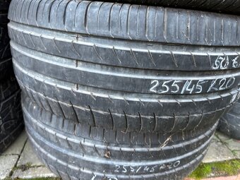 255/45 R20 - 3