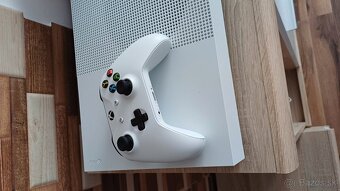 Xbox One S 1TB (All-Digital Edition) - 3