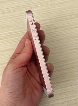 Predám iPhone SE Rose Gold 64GB, nová batéria + kryty - 3