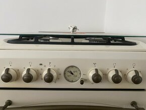 Indesit Retro Kombinovaný Sporák - 3