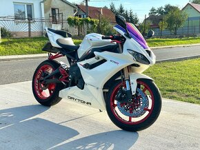 Triumph Daytona 675 - 3