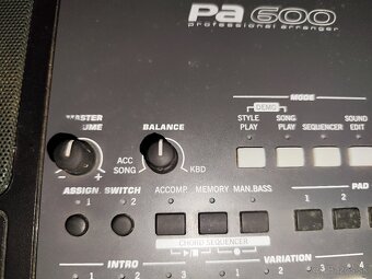 Predám Korg pa 600 - 3