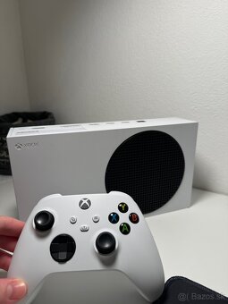 Xbox Series S - 512GB - zapnutý 10x AKO NOVÝ - 3