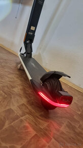 Ninebot Kickscooter Air T15E kolobezka bielocierna farba - 3