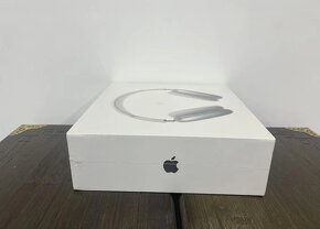 airpods max white - 3