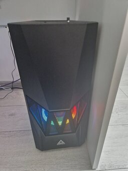 Ryzen 5 3600, RX6600, 16GB ram 3200MHz - 3