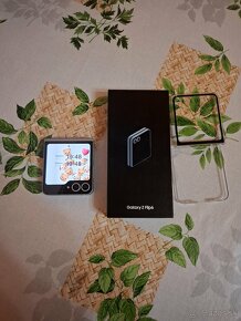 Samsung Z Flip 6 - 3