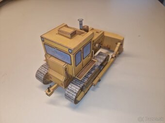 Zlepený papierový model DOZER T-100M z časopisu ABC - 3