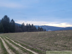 Väčší rekreačný pozemok pod lesom s krásnym výhľadom nad o - 3