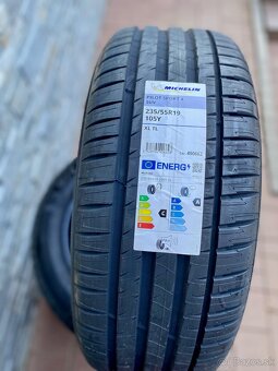 Michelin Pilot Sport 4 SUV 235/55 19 - 3