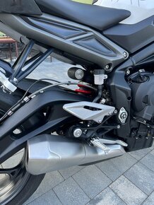 Triumph Street Triple 765 R (RS)  2023 - 3