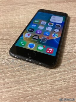 iPhone 8 / 256GB škrabance na displeji - 3