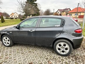 Alfa Romeo 147 JTDm - 3