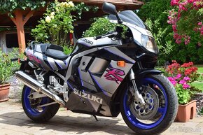 SUZUKI GSXR 1100 - 3