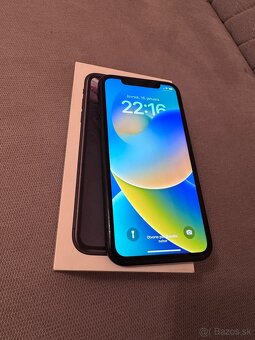 iPhone Xr  ,  64GB - 3