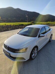 Volkswagen Jetta 2.0 tdi Highline 2014 bluemotion - 3