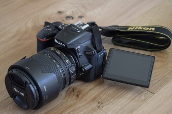 Nikon D5600 - wifi BT - dotyk. display AF VR objektiv 18-105 - 3