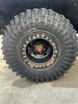 Predám kolesa Maxxis trepador 37x12,5 r16 + bedlock disky - 3