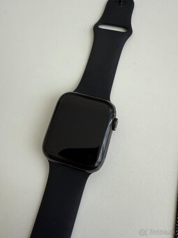 Apple Watch SE Space Gray Aluminium Case 44mm - 3