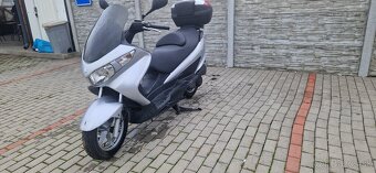 Suzuki Burgman 125i maxi skúter - 3