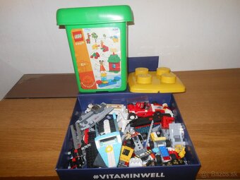 Veľká krabica LEGO dielov a LEGO zásobník - 3