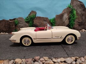 Prodám model 1:18 Chevrolet corvette 1954 - 3