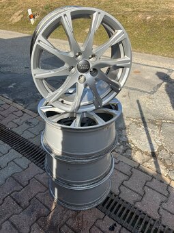 Audi A4 B9 originál alu disky 7,5 R17 5x112 ET38 - 3