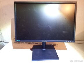 22" monitor Samsung S22E450, 16:10, 1680x1050 - 3