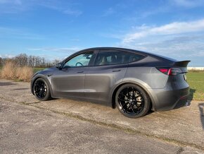 Tesla Model Y Dual Motor AWD Long Range - 3