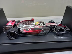 F1 MCLAREN MERCEDES MP4/23 2008 HAMILTON MINICHAMPS 1:18 - 3