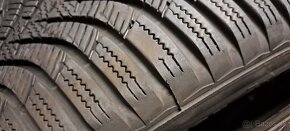 Predám 2ks pekné zimné 195/65r15-95T Hankook - 3