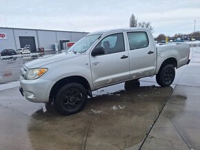 TOYOTA HILUX 2,5 DIESEL 4X4 KLÍMA UZÁVIERKA - 3