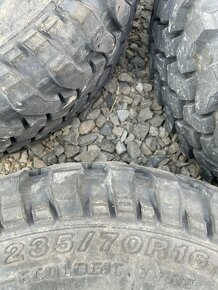 235/70 r16 - 3