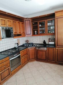 Pekne zrekonštruovaný 3.izb.byt s loggiou (80 m2) s... - 3