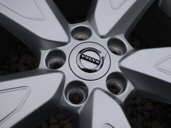 17" Alu kola = 5x108 = VOLVO XC40 – ZIMNÍ – MICHELIN - TOP - 3