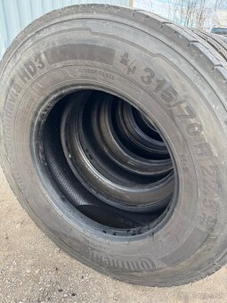 Predám 315/70R22,5 - 3