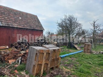 PREDAJ: Stavebný pozemok v centre obce Lehnice. - 3