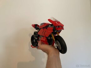 ZNIZENA CENA  Lego Technic Ducati Panigale V4 - 3