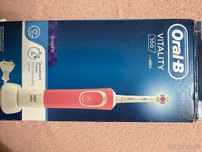 Predám elektricku zubnú kefku Oral-B - 3