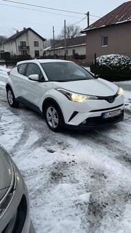 Predám toyota C-HR 1,8 hybrid - 3