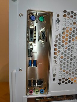 Biely PC (RTX 4060, Intel i5 12400f, 16gb ddr4) + KBM - 3